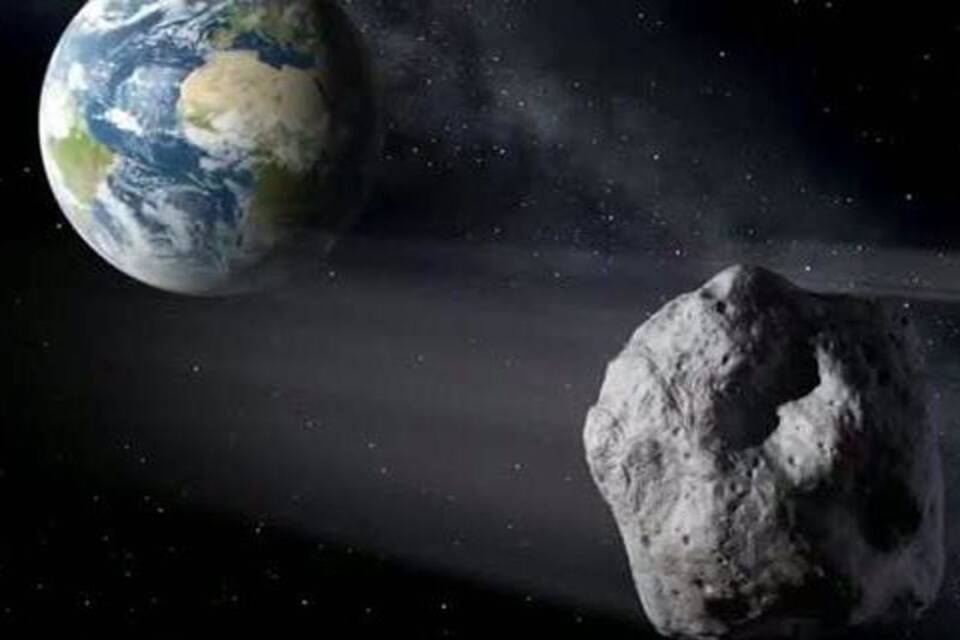 Asteroid fliegt an Erde vorbei