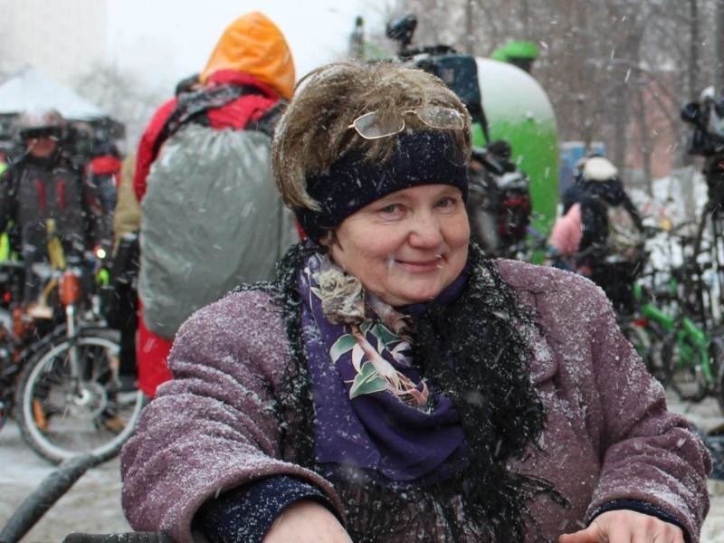 Frostiges Vergnügen FahrradParade im eisigen Moskau
