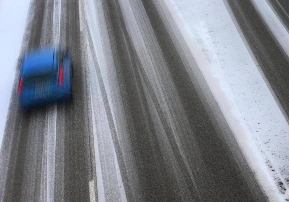 Winterliche Straßenverhältnisse Winterliche Straßenverhältnisse