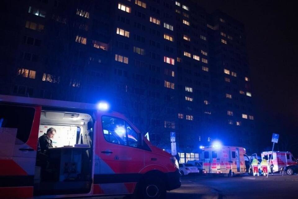 Erneut brennt es in einem Hochhaus Erneut brennt es in einem Hochhaus