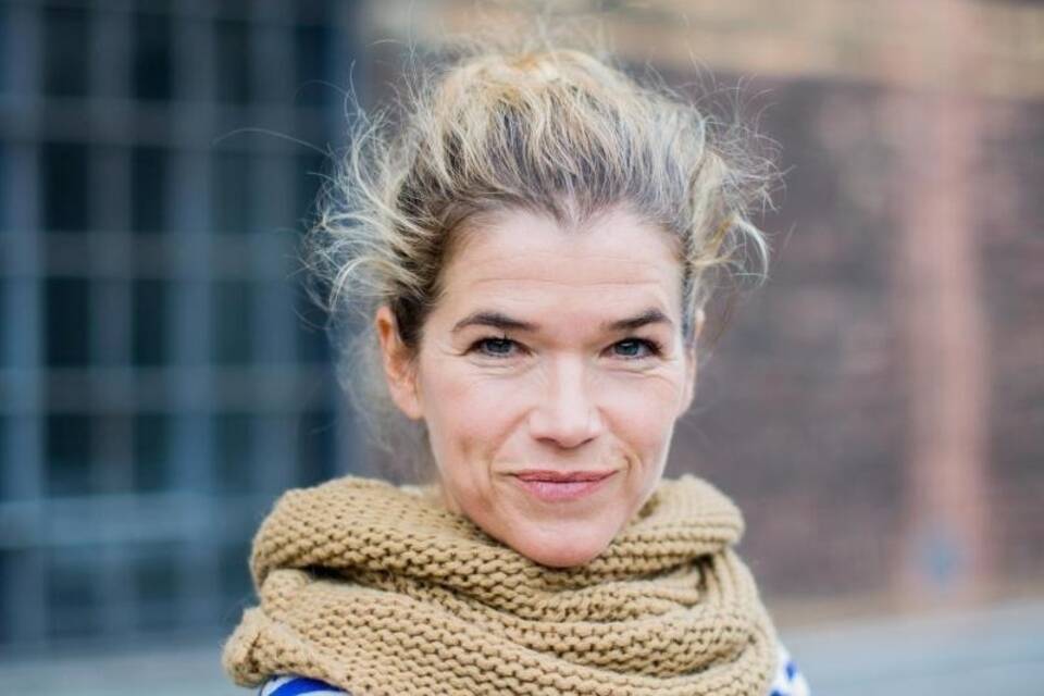 Deutsche Komikerin Anke Engelke fährt gern Straßenbahn Panorama