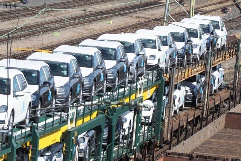 Güterzug mit Autos Güterzug mit Autos
