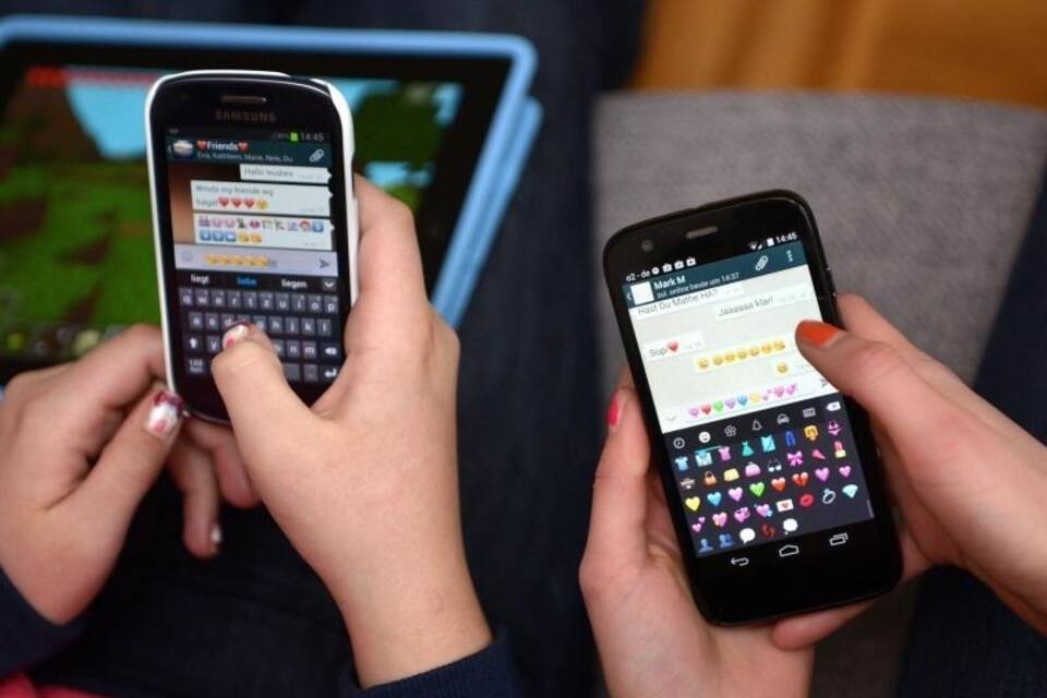 Jugendliche mit Smartphone