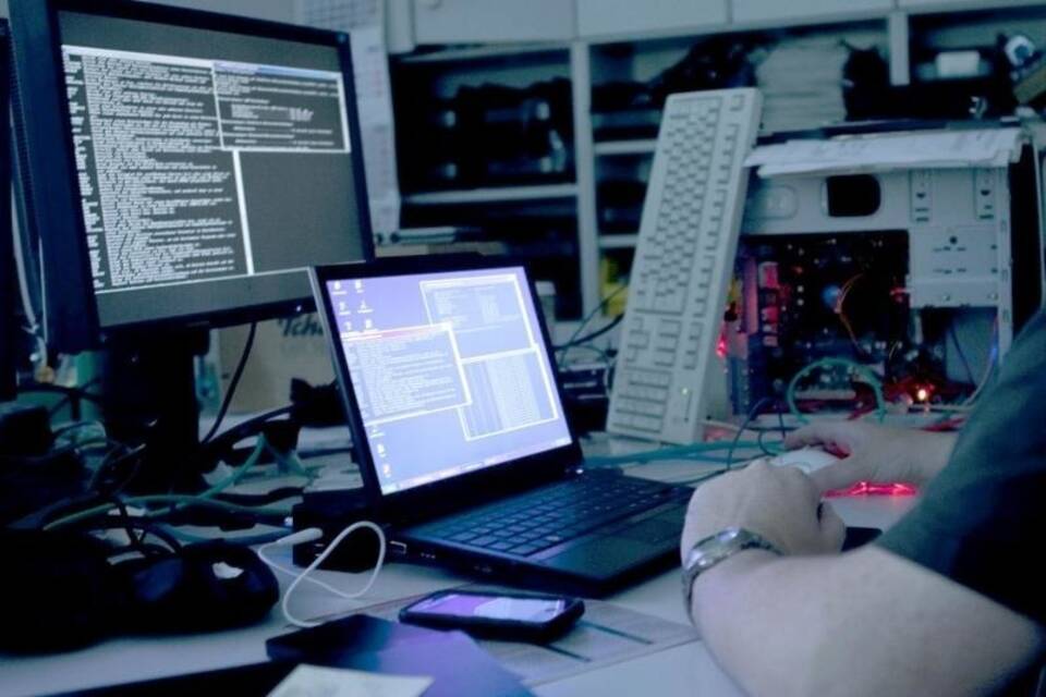 Hacker Hacker