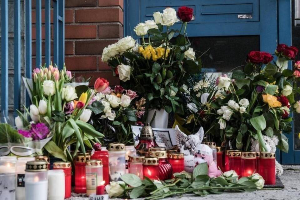 Gedenken an getötetes Mädchen Gedenken an getötetes Mädchen