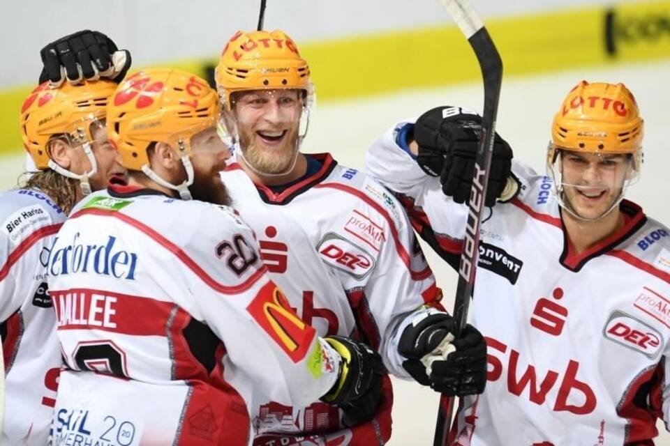 EHC Red Bull München - Pinguins Bremerhaven EHC Red Bull München - Pinguins Bremerhaven