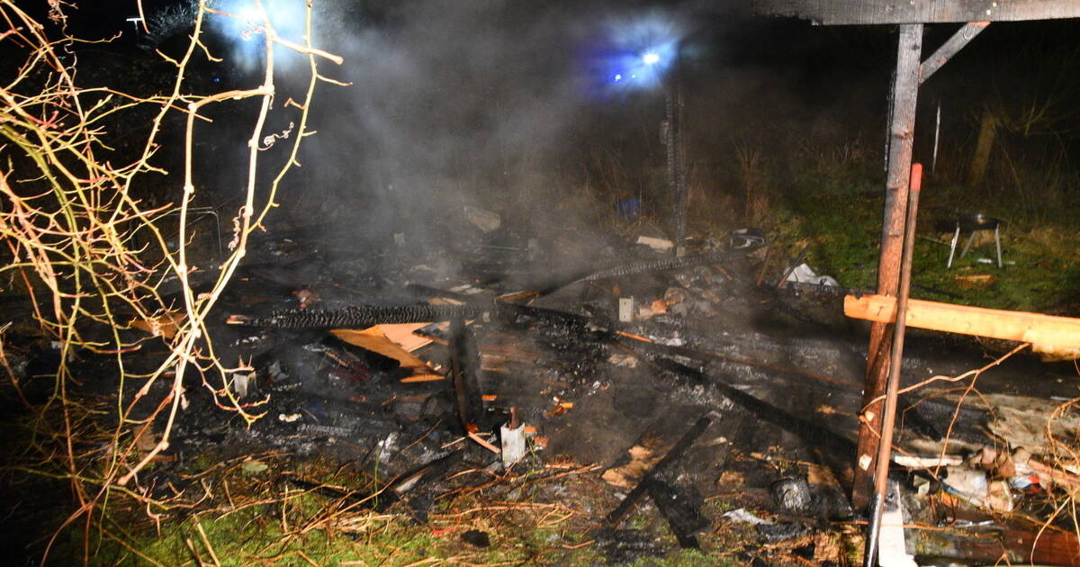 Feuerwehreinsatz In Mannheim Carport In Einer Kleingartenanlage