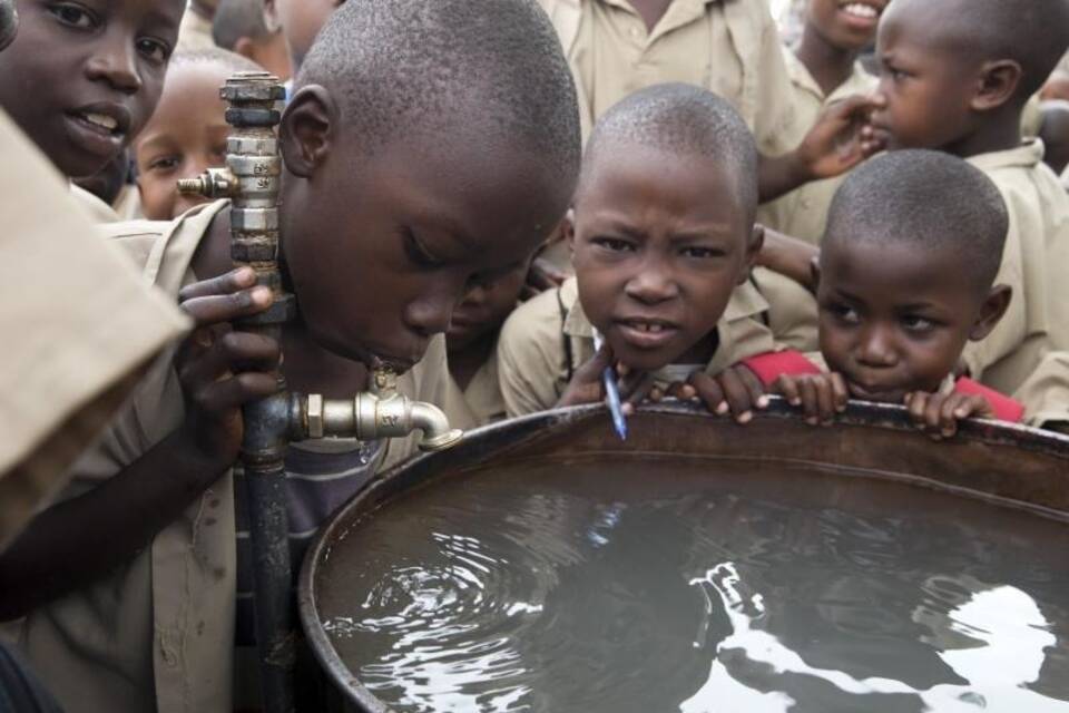 Trinkwassser an burundischer Schule