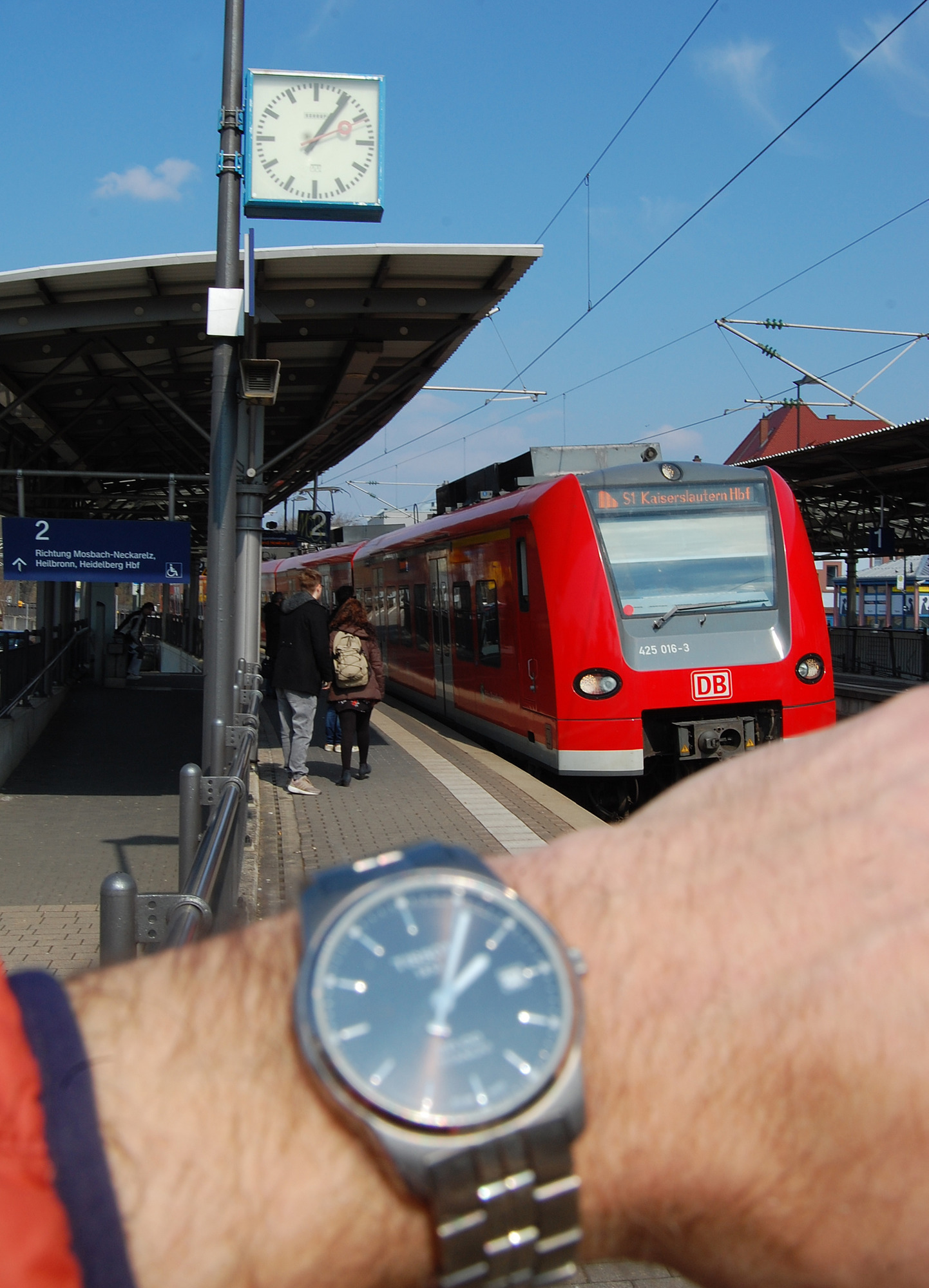 Zeitumstellung Die Bahn hat in Mosbach ihre eigene Zeit