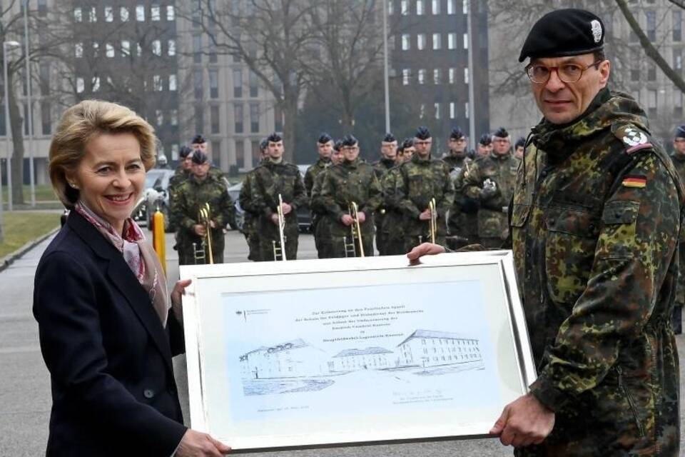 Erstmals Kaserne nach getötetem Bundeswehr-Soldaten benannt Erstmals Kaserne nach getötetem Bundeswehr-Soldaten benannt
