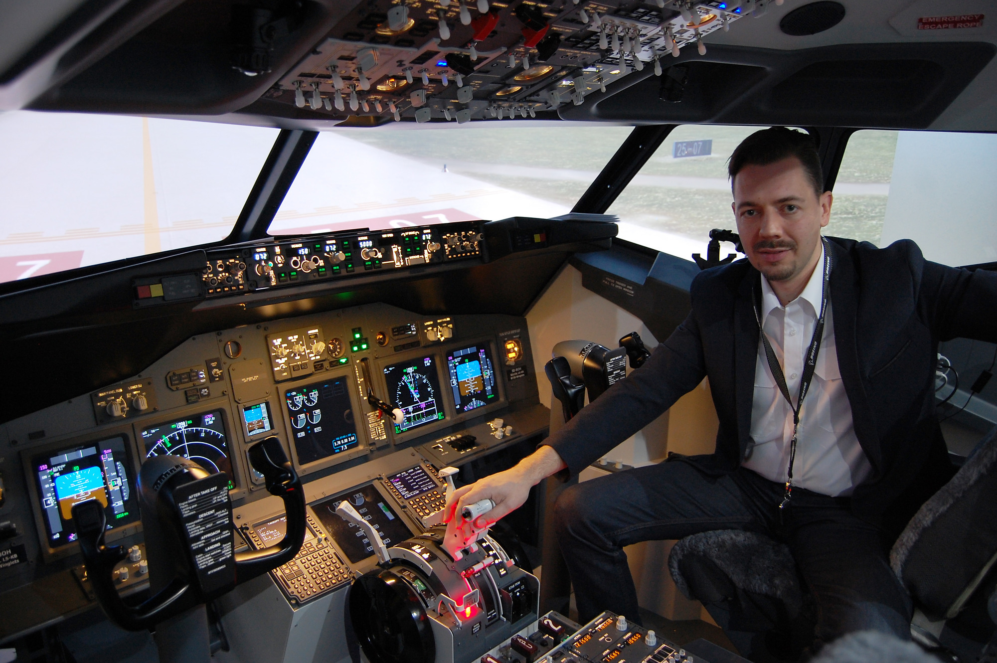 Flugsimulator In Neckarelz Kann Man Jetzt Selbst Mit Einer Boeing 737 Abheben Plus Video Mosbach Rnz