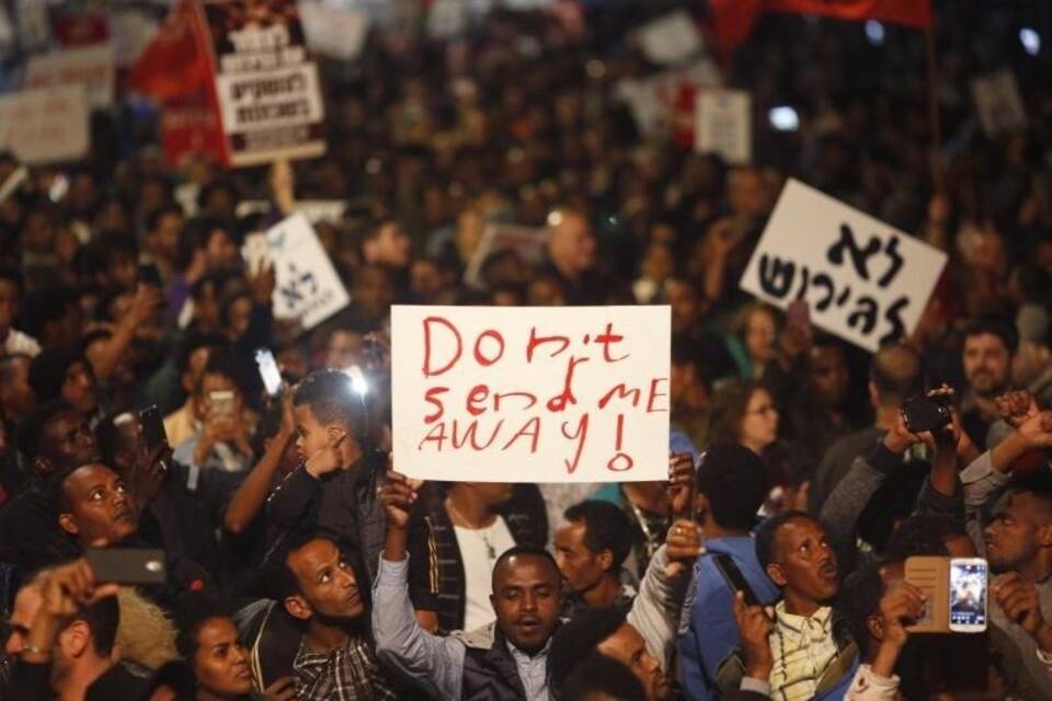 Demonstration Demonstration