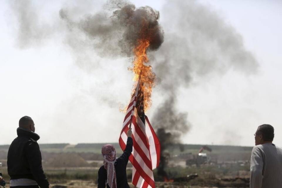 Brennende US-Fahne