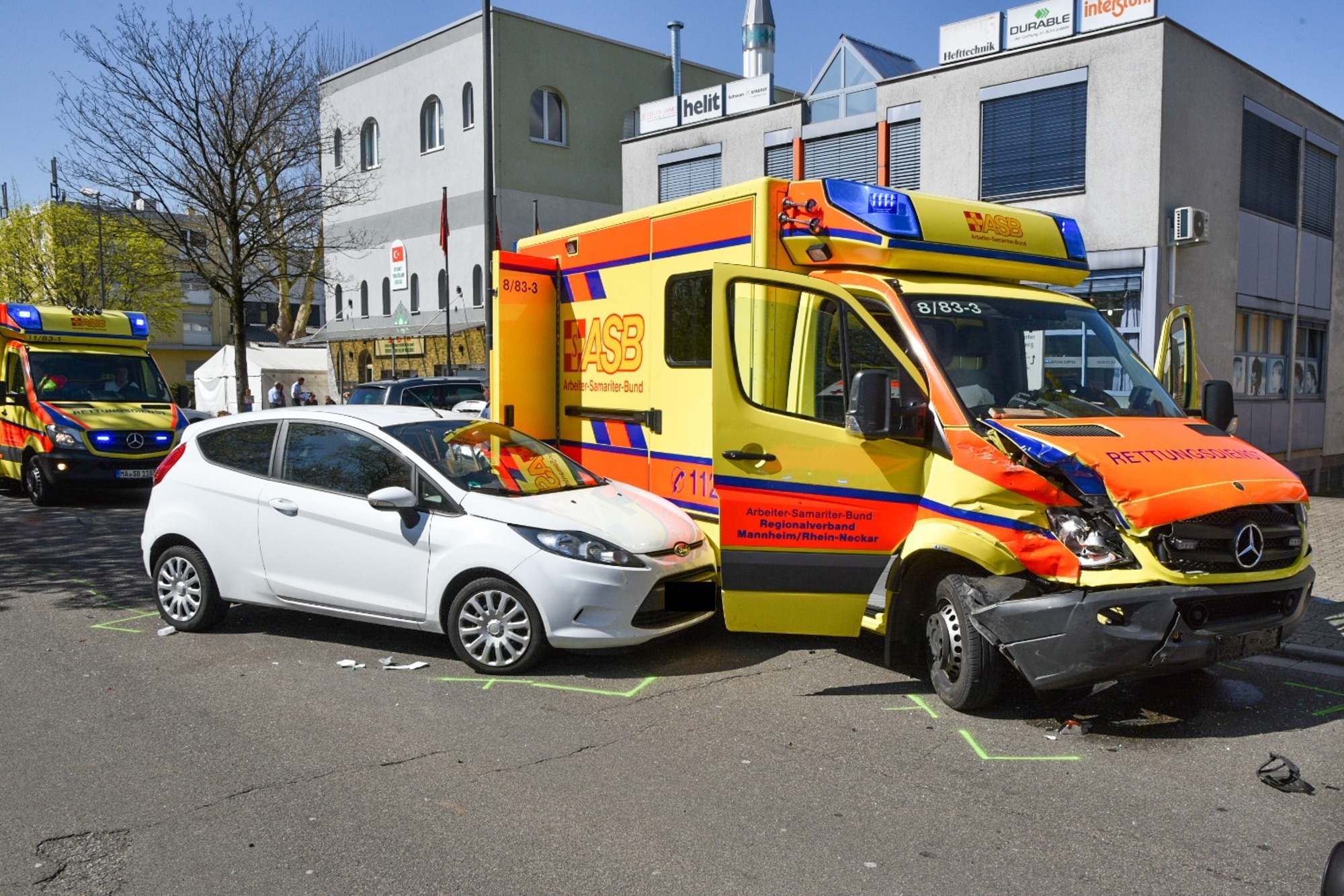 Unfall In Heidelberg Rohrbach Rettungswagen Im Einsatz Kollidiert Mit Abbiegendem Auto Update Nachrichten Aus Heidelberg Rnz