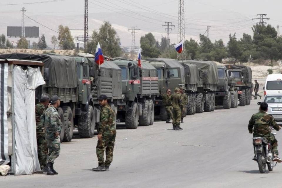 Russische Militärpolizei sichert Duma Russische Militärpolizei sichert Duma