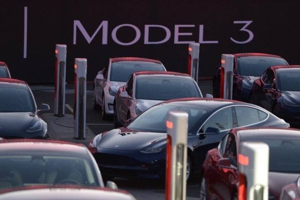 Tesla Model 3 Tesla Model 3