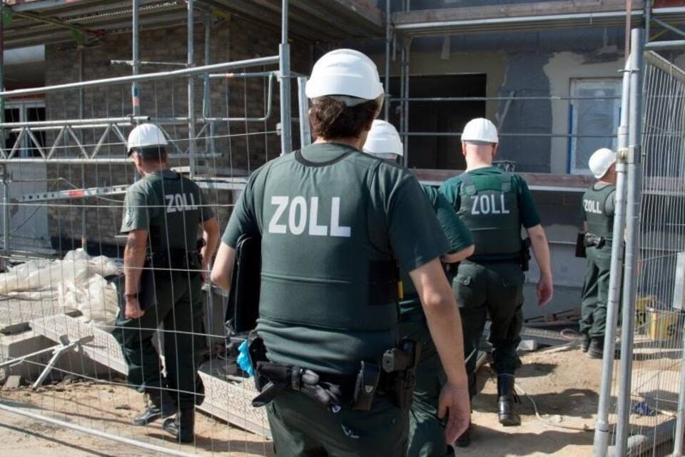 Zoll sucht nach Schwarzarbeitern