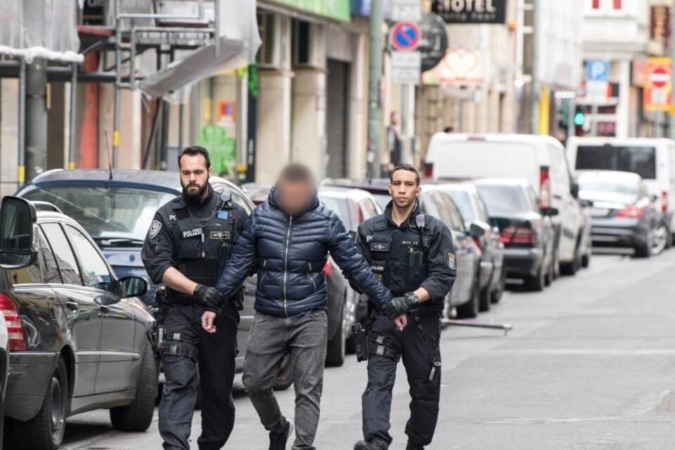 Razzia im Bahnhofsviertel Razzia im Bahnhofsviertel