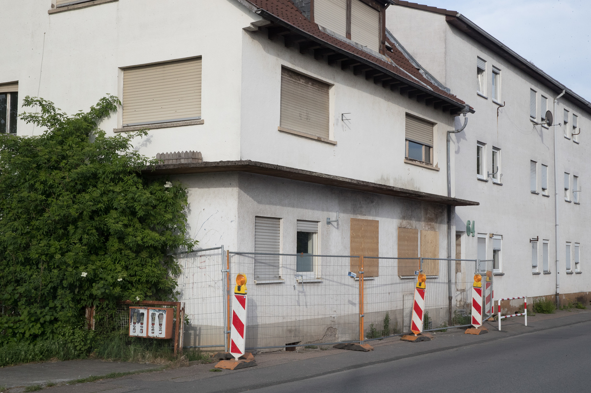 Umstrittene Unterkunft In Weinheim In Spitzenzeiten Lebten Hier 54 Menschen Bergstrasse Rnz
