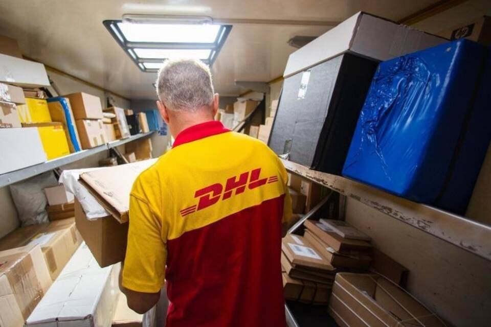 DHL