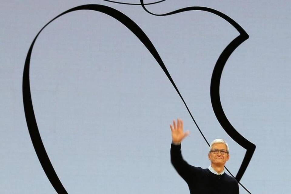Apple - Tim Cook Apple - Tim Cook