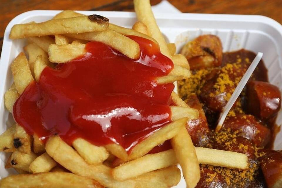 Currywurst Pommes Currywurst Pommes