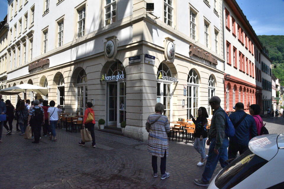 "Hans im Glück" in Heidelberg: Polizei fahndet nach Raubüberfall auf