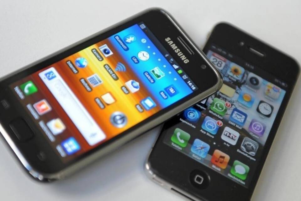 Smartphones von Apple und Samsung
