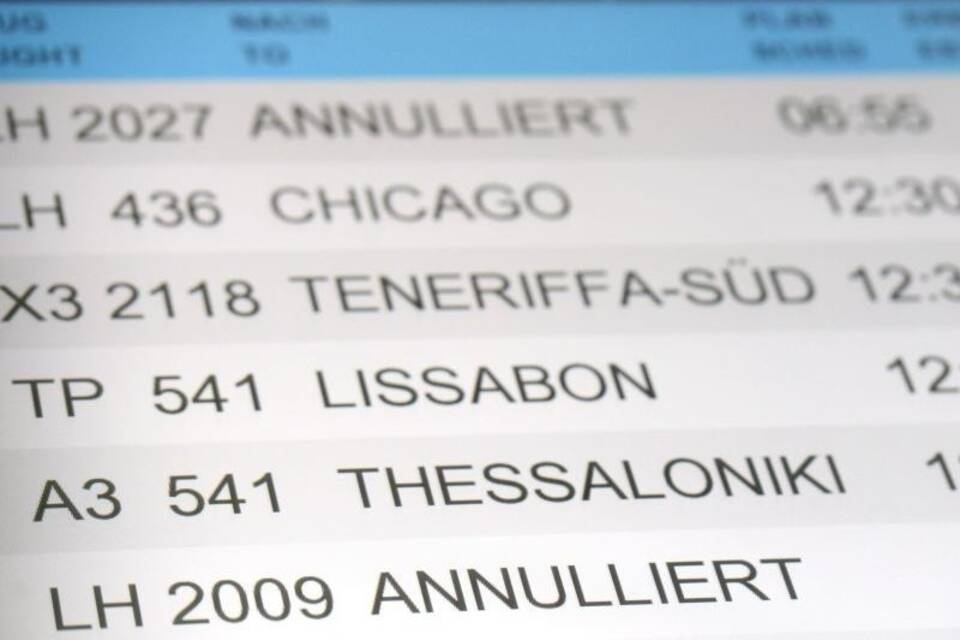 Anzeigetafel im Flughafen Anzeigetafel im Flughafen