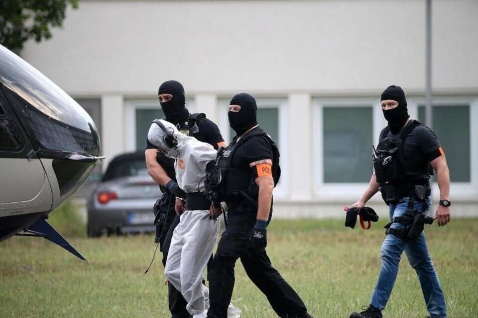Ali B. auf dem Weg in die Untersuchungshaft Ali B. auf dem Weg in die Untersuchungshaft