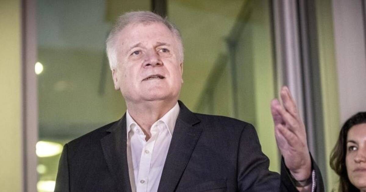 326279_1_articleopengraph_innenminister horst seehofer aeussert sich am abend vor dem konrad adenauer haus in berlin foto kay nietfeld
