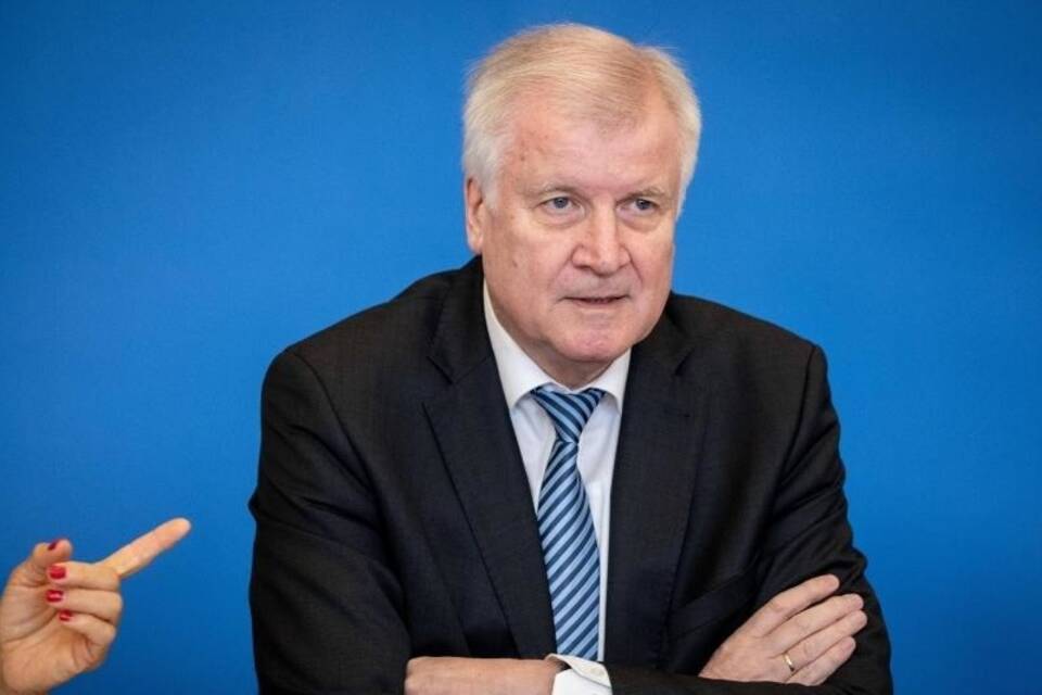 Seehofer stellt «Masterplan Migration» vor Seehofer stellt «Masterplan Migration» vor