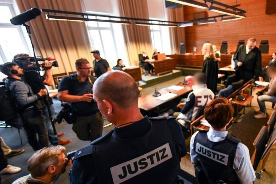 Missbrauchsfall - Prozess gegen Mutter und Lebensgefährte Missbrauchsfall - Prozess gegen Mutter und Lebensgefährte
