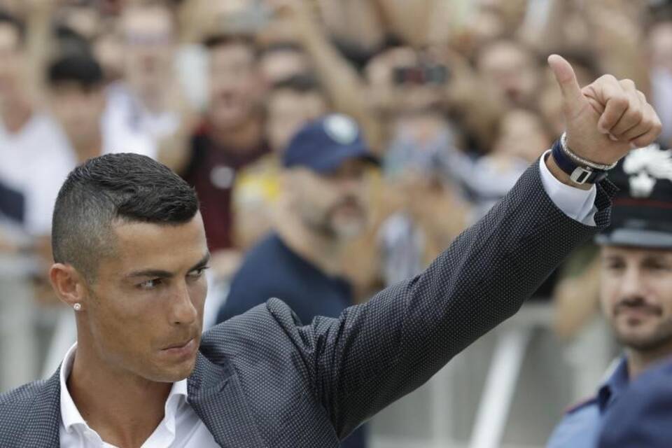 Cristiano Ronaldo Cristiano Ronaldo