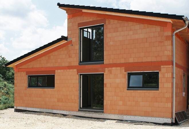 Frage des individuellen Geschmacks: Holz- oder Steinhaus – Wo liegen