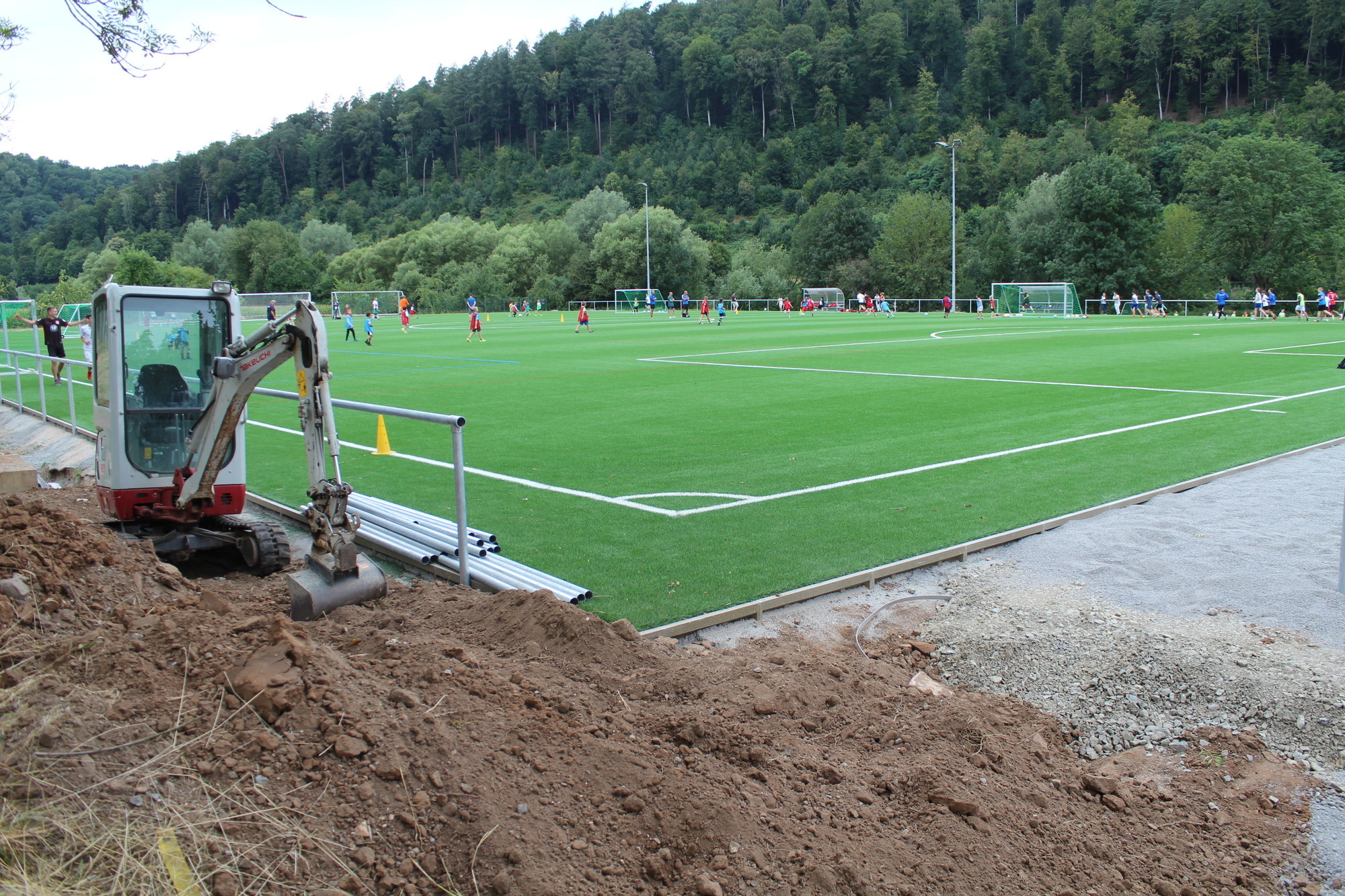 Kunstrasenplatz Eberbach Auf Dem Neuen Platz Geht Es Schon Eng Zu Eberbach Rnz