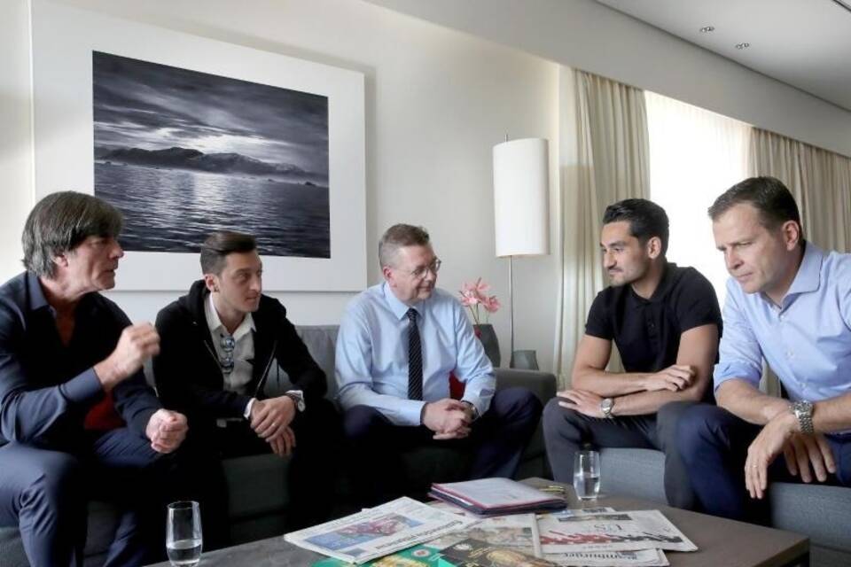 Treffen Özil und Gündogan mit Löw und Grindel Treffen Özil und Gündogan mit Löw und Grindel