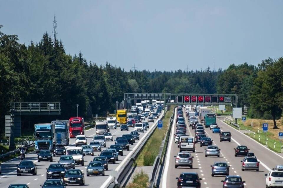 Stau auf der A8 Stau auf der A8