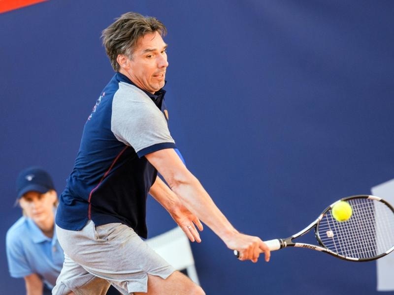 Tennisturnier in Hamburg: Außenseiter gewinnt bei Stich ...