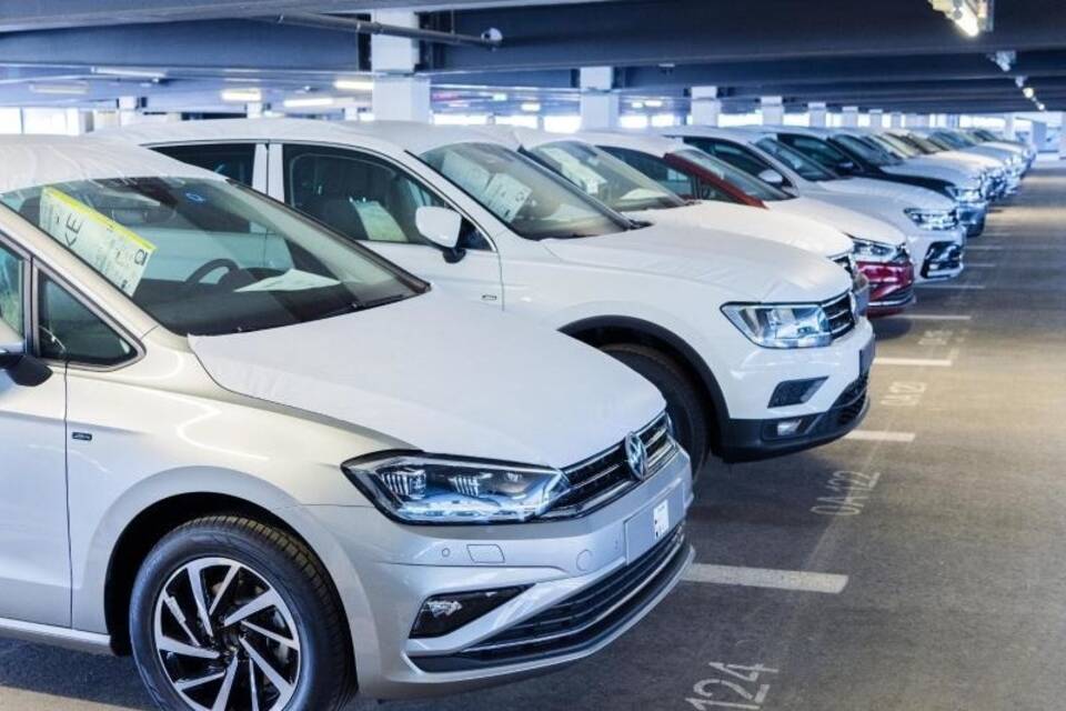 Vw Parken Flughafen Berlin Brandenburg Spedition www.rnz.de