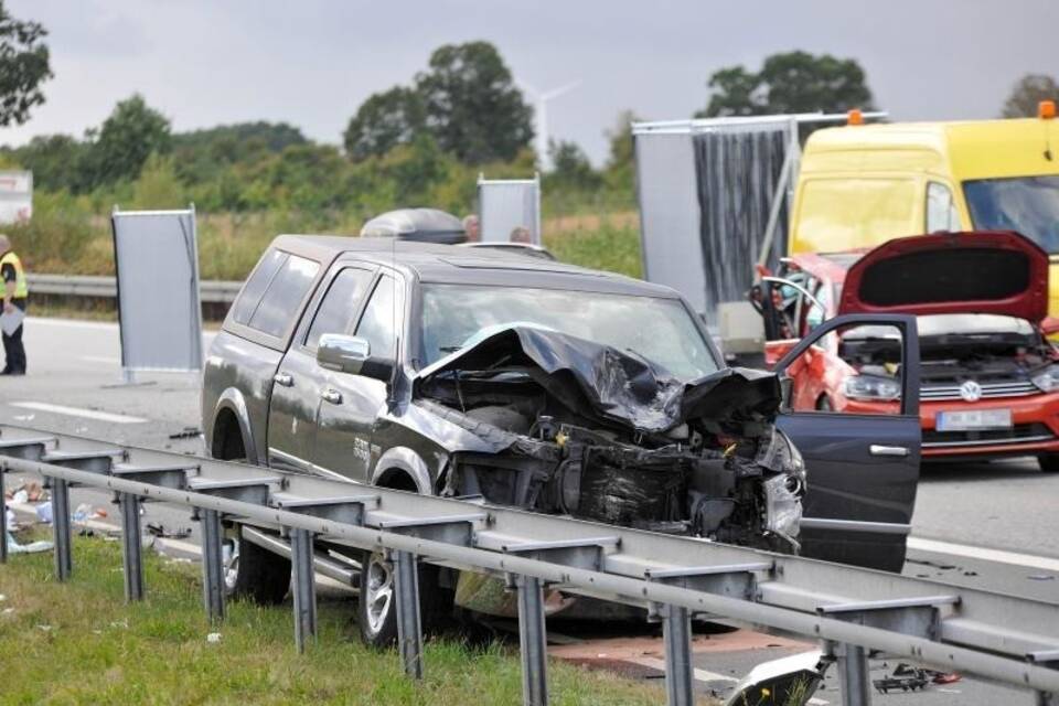 Schwerer Verkehrsunfall A20