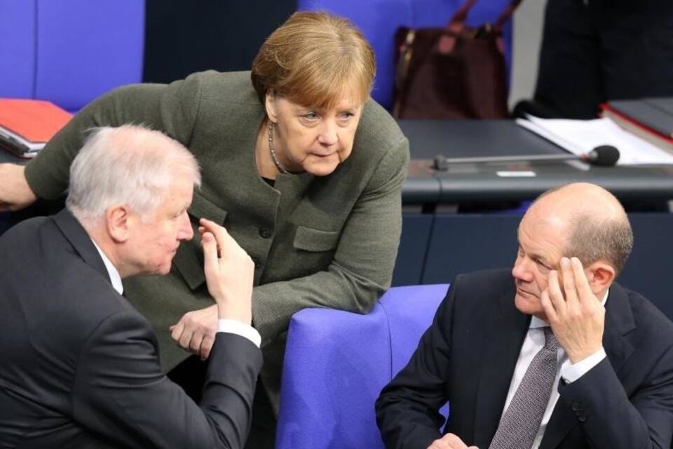 Merkel, Seehofer und Scholz im Bundestag Merkel, Seehofer und Scholz im Bundestag