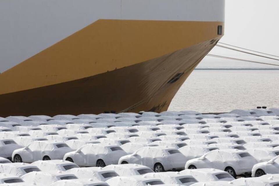 Verschiffung im Hafen Emden