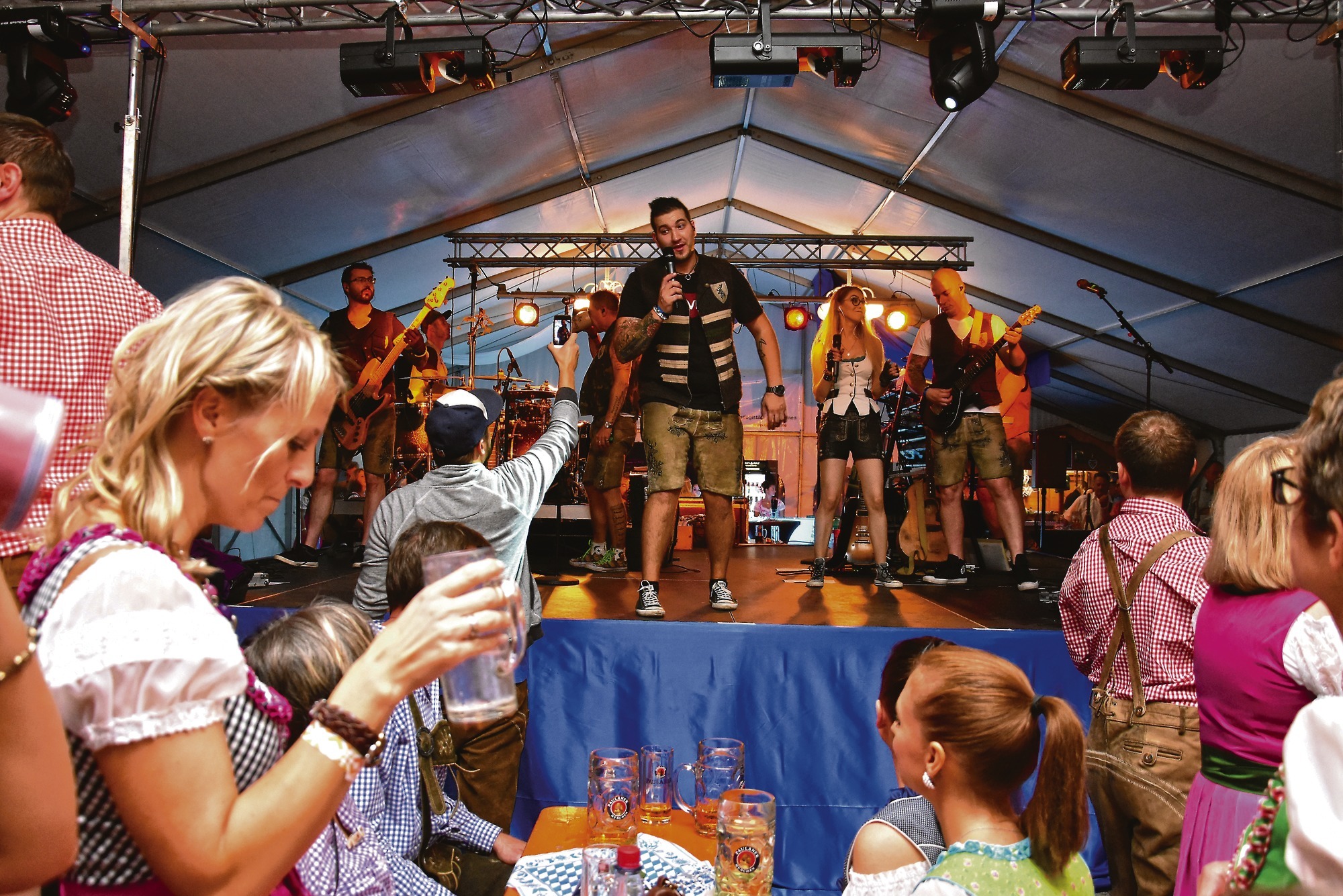 Oktoberfest In Neckarhausen Die Riesengaudi Geht In Die Nachste