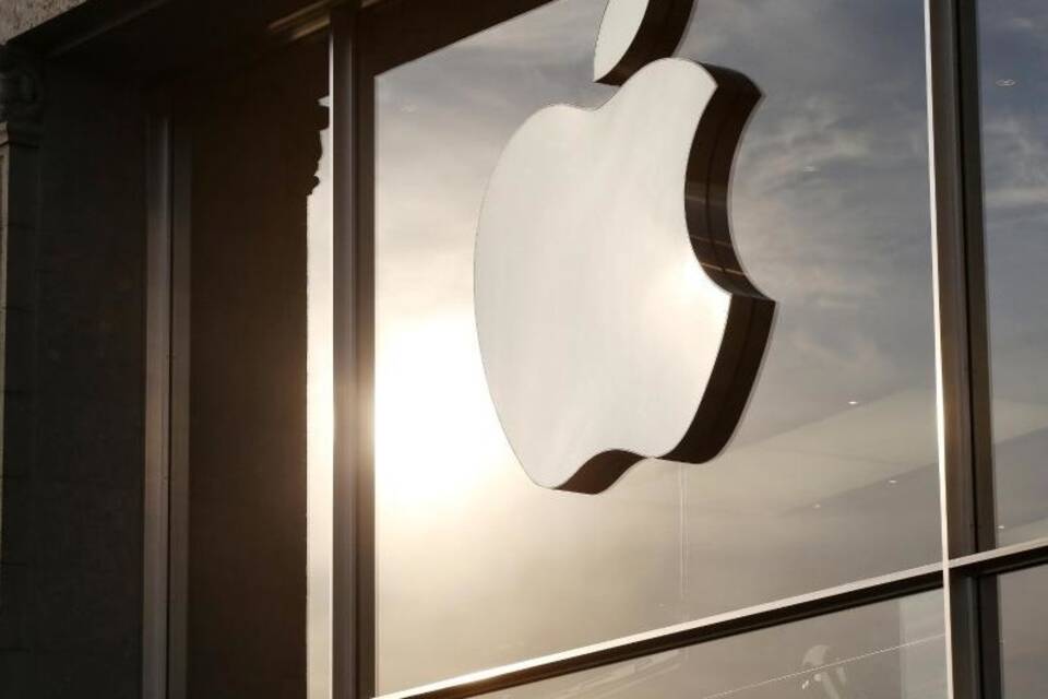 Apple Apple