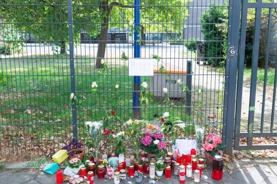 Blumen am Tatort in Düsseldorf