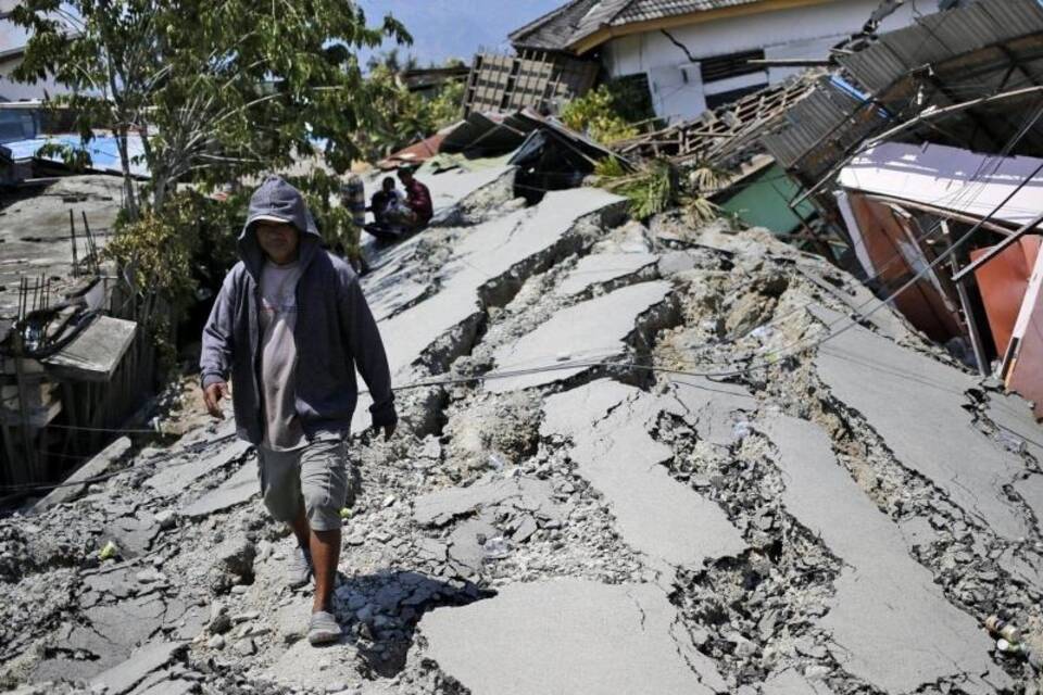 Nach dem Erdbeben und Tsunami in Indonesien