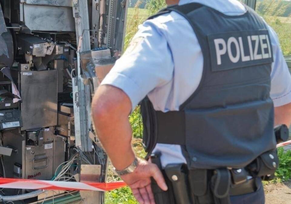 Gesprengter Fahrkartenautomat Gesprengter Fahrkartenautomat