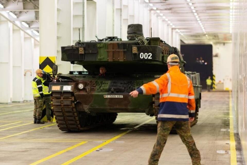 Leopard-2-Panzer für Nato-Großübung Leopard-2-Panzer für Nato-Großübung