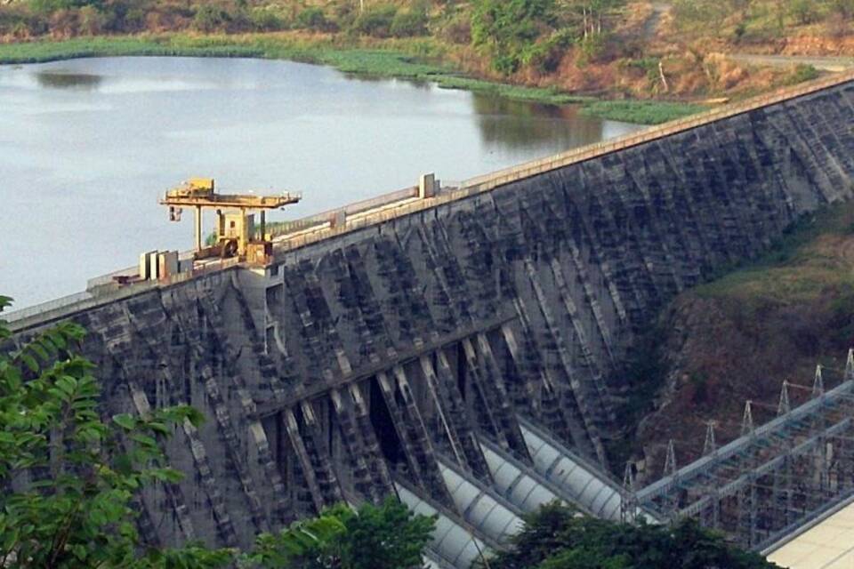 Wasserkraftwerk am Kongo